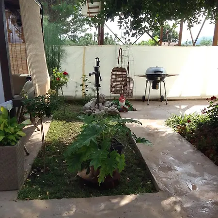 Nikolas House