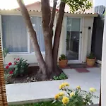 Nikolas House アパート