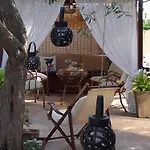 Nikolas House