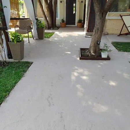 Nikolas House