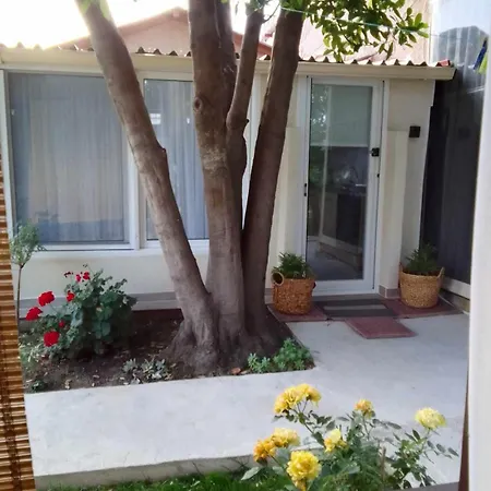 Nikolas House Apartman