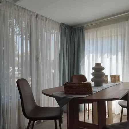 Nikolas House