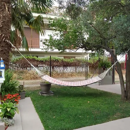 Nikolas House