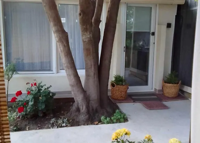 Nikolas House Апартаменты