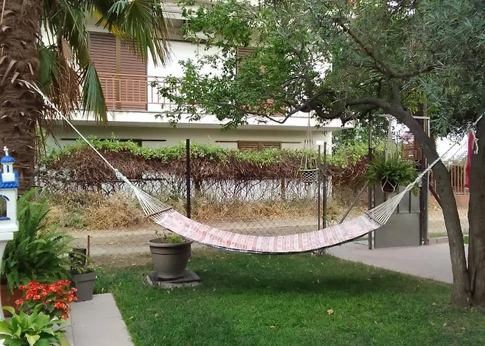 Nikolas House