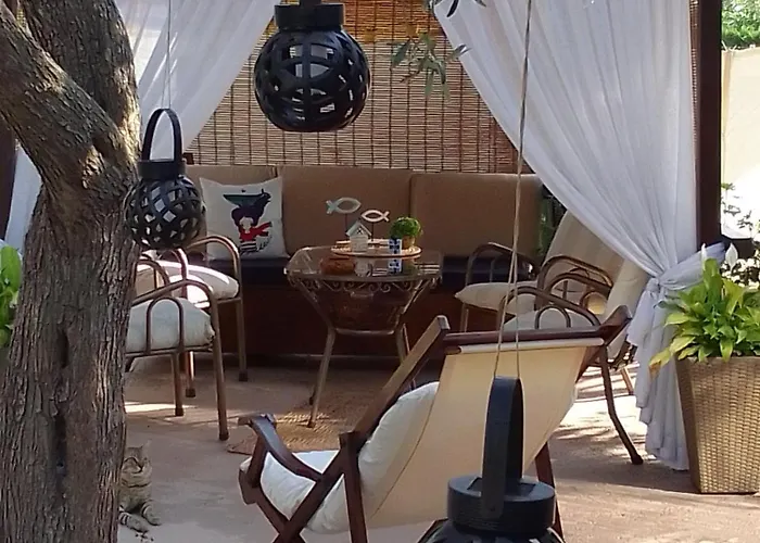 Nikolas House